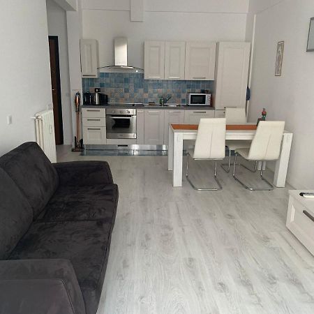 Appartement Poseidon Near Sea Νίκαια Εξωτερικό φωτογραφία