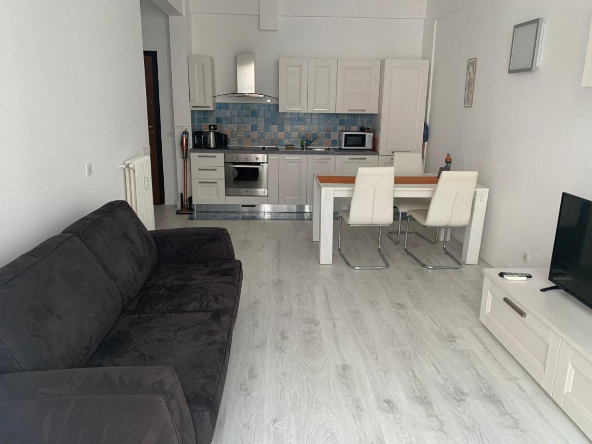 Appartement Poseidon Near Sea Νίκαια Εξωτερικό φωτογραφία